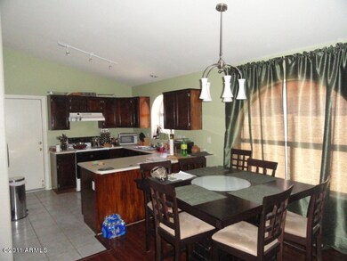 Eat-in Kitchen