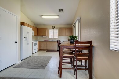 1108 2nd Av Kitchen-Eat-in-Kitchen area