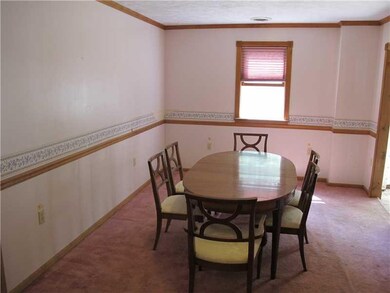 Dining Room. Chair rail in the 16x11 dining room