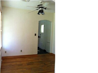 4320 Murdock dining room