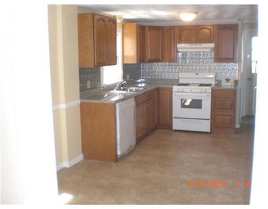 26 Baldwin Rd, Warwick, RI 02886 - photo 3