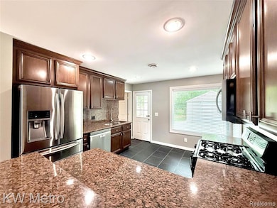 15925 W 14 Mile Rd, Beverly Hills, MI 48025 - photo 6