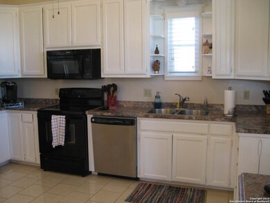 977 County Road 441, Hondo, TX 78861 - photo 4