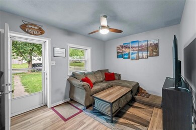 4136 Columbia St, Des Moines, IA 50313 - photo 5