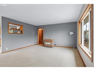 1048 Seeley St, Myrtle Creek, OR 97457 - photo 5