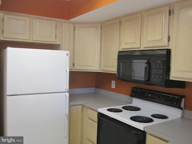 1334 Garden Wall Cir unit F, Reston, VA 20194 - photo 6