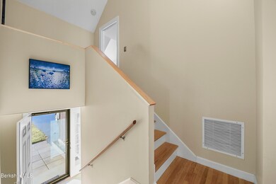 10 Foyer