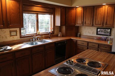 2109 Newcastle Ct, Davenport, IA 52807 - photo 5