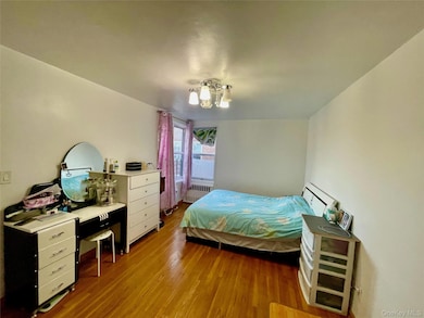143-40 41st Ave 143-40 41st Ave unit 6, Flushing, NY 11355 - photo 6