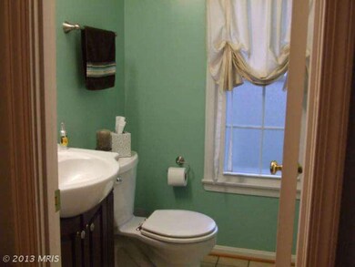 12715 Sutters Ln, Bowie, MD 20720 - photo 2
