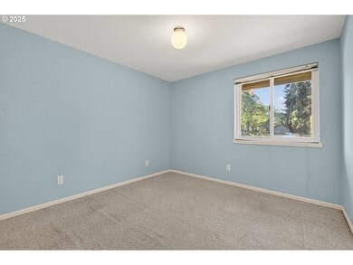 2298 Donovan Dr, Eugene, OR 97401 - photo 4