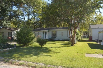 1410 Pecan St, Bonham, TX 75418 - photo 2