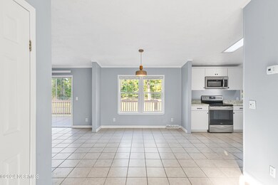 654 Bradshaw Rd, Sneads Ferry, NC 28460 - photo 7