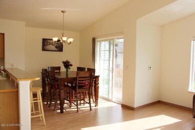 Dining area & bar