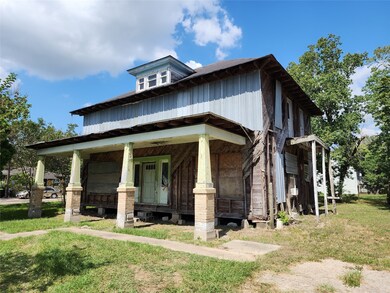 1303 5th St, Bay City, TX 77414 - photo 2