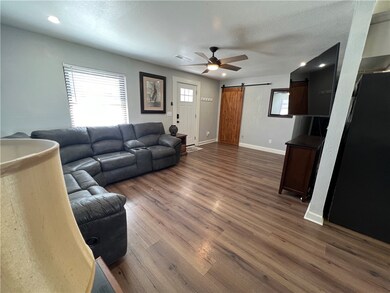 300 S Summit St, Prairie Grove, AR 72753 - photo 5