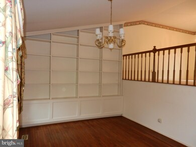 8905 Triple Ridge Rd, Fairfax Station, VA 22039 - photo 5