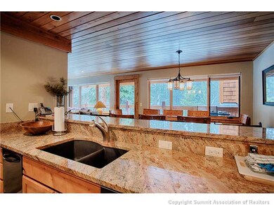 Kitchen. with breakfast bar