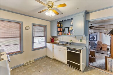 104 S Maple St, Walhalla, SC 29691 - photo 3