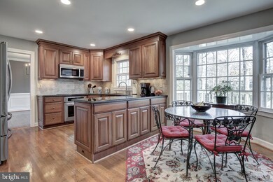 10834 Fieldwood Dr, Fairfax, VA 22030 - photo 5