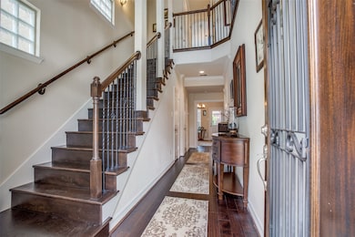 Beautiful 1st floor entry.