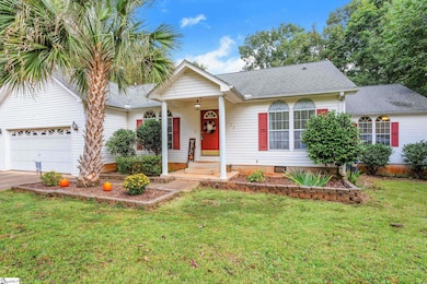 122 Confederate Ln, Greer, SC 29651 - photo 2