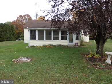 7252 Leh St, Coopersburg, PA 18036 - photo 3