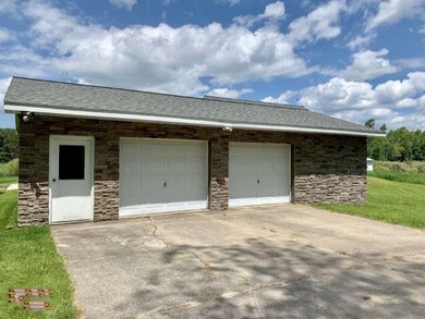 Detached Garage/Shop
