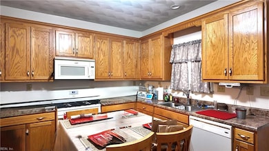 2029 Stonehurst St, Chesapeake, VA 23324 - photo 6