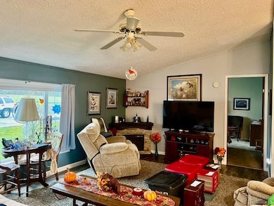 2216 Edgeview Dr, Monroe, WI 53566 - photo 2