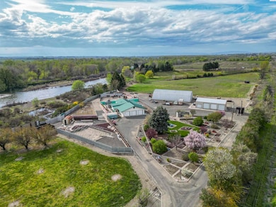 1202 W Hudson Rd, Granger, WA 98932 - photo 3