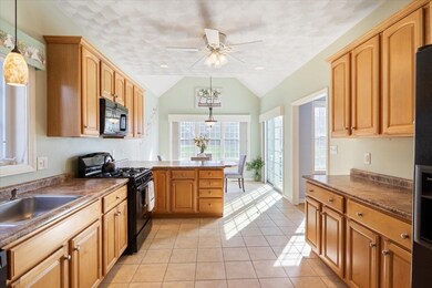 28 Saint Andrews Way unit 28, Londonderry, NH 03053 - photo 7