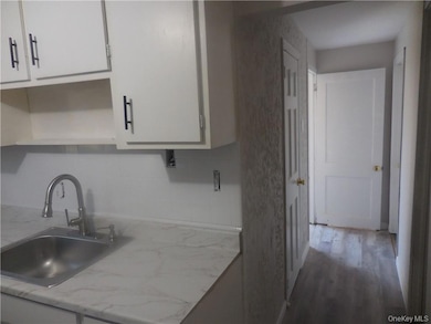 14 Maurice Ln unit 3, New Windsor, NY 12553 - photo 4