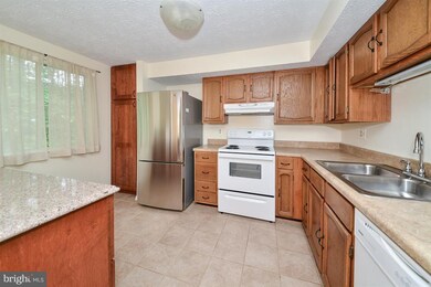 11510 Underoak Ct, Reston, VA 20191 - photo 2