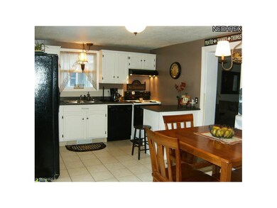 This is a great kitchen..Pictures don't do it just