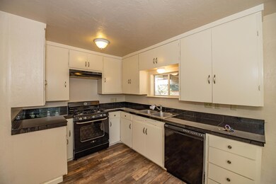 2493 Waldon St, Redding, CA 96001 - photo 6