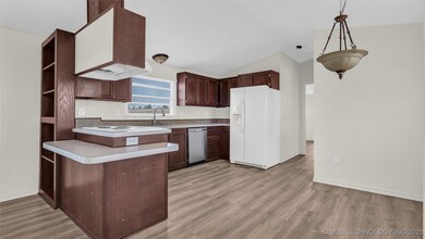 598 Dundee Rd, Ringling, OK 73456 - photo 5