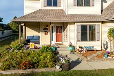 1156 S 36th St, Grand Forks, ND 58201 - photo 2