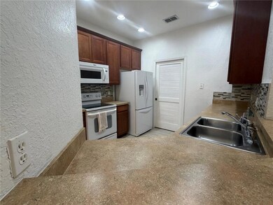 3001 Laurel Park Ln unit 102, Kissimmee, FL 34741 - photo 7