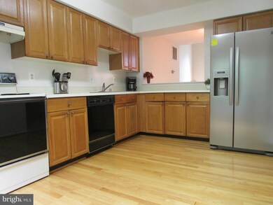 12237 Wye Oak Commons Cir unit 77, Burke, VA 22015 - photo 7