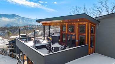 914 ELM RD Upper Patio 4