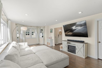 9 Marshall St, Winthrop, MA 02152 - photo 3