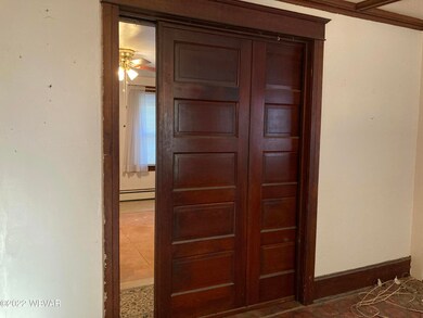 SINGLE POCKET DOOR