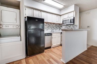 2311 Basil Dr unit C304, Arlington, TX 76006 - photo 2