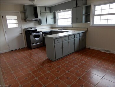 824 Woodcrest Dr, Asheboro, NC 27205 - photo 3