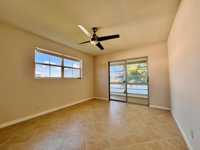 152 Chatham G, West Palm Beach, FL 33417 - photo 5