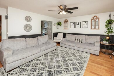 2421 N 2nd Ave E, Newton, IA 50208 - photo 5