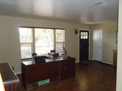 841 Forest Glen Dr, Central Point, OR 97502 - photo 2