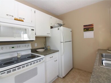 B3 Grandview Dr, South Burlington, VT 05403 - photo 7