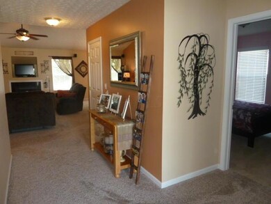 381 Sycamore Dr, Circleville, OH 43113 - photo 4